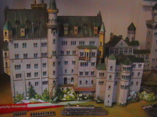 Modellierbogenmodell eies Schlosses (aus Papier)
